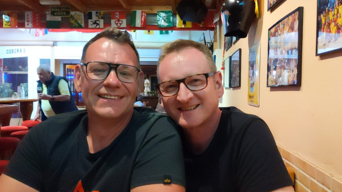 Thorsten und Jörg gemeinsam in einem Restaurant